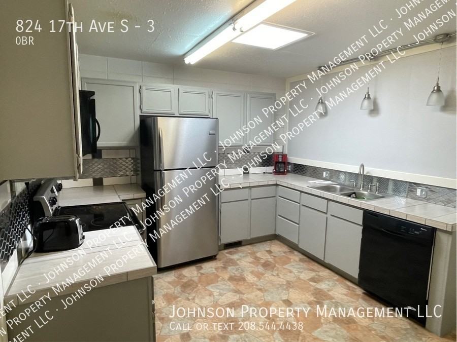 824 17th Ave S #3 - Photo 6 of 9