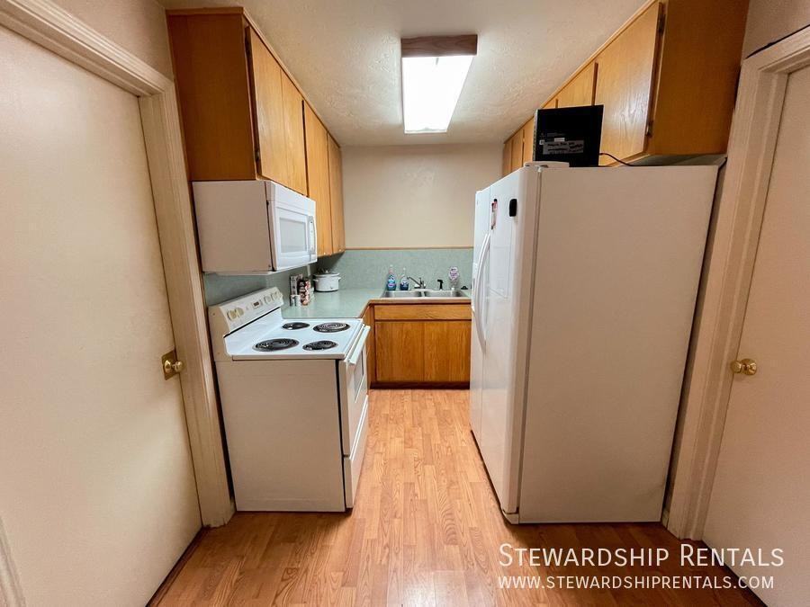 1827 Harris St #207 - Photo 2 of 9