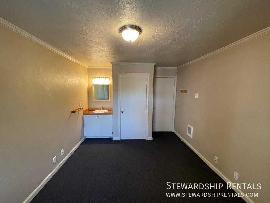 1827 Harris St #207 - Photo 3 of 9