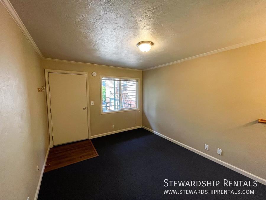 1827 Harris St #207 - Photo 4 of 9