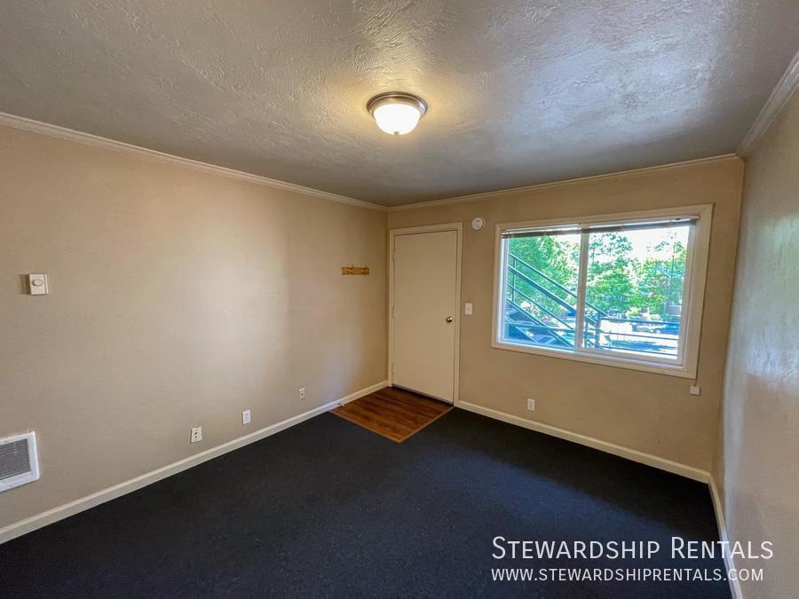 1827 Harris St #207 - Photo 5 of 9