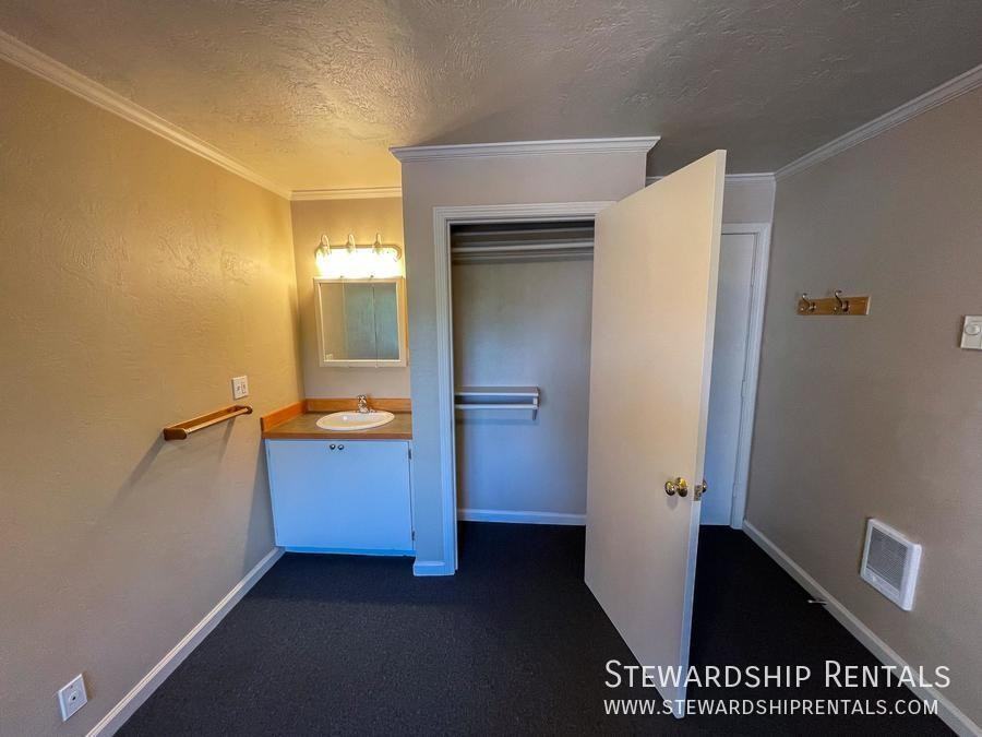 1827 Harris St #207 - Photo 6 of 9