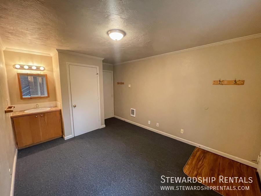 1827 Harris St #107 - Photo 4 of 11