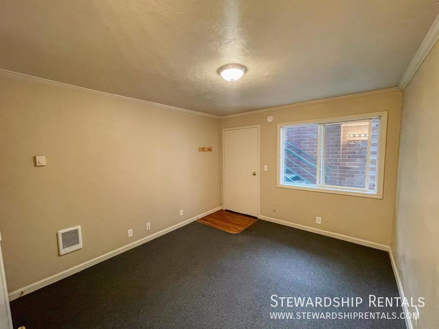 1827 Harris St #107 - Photo 5 of 11