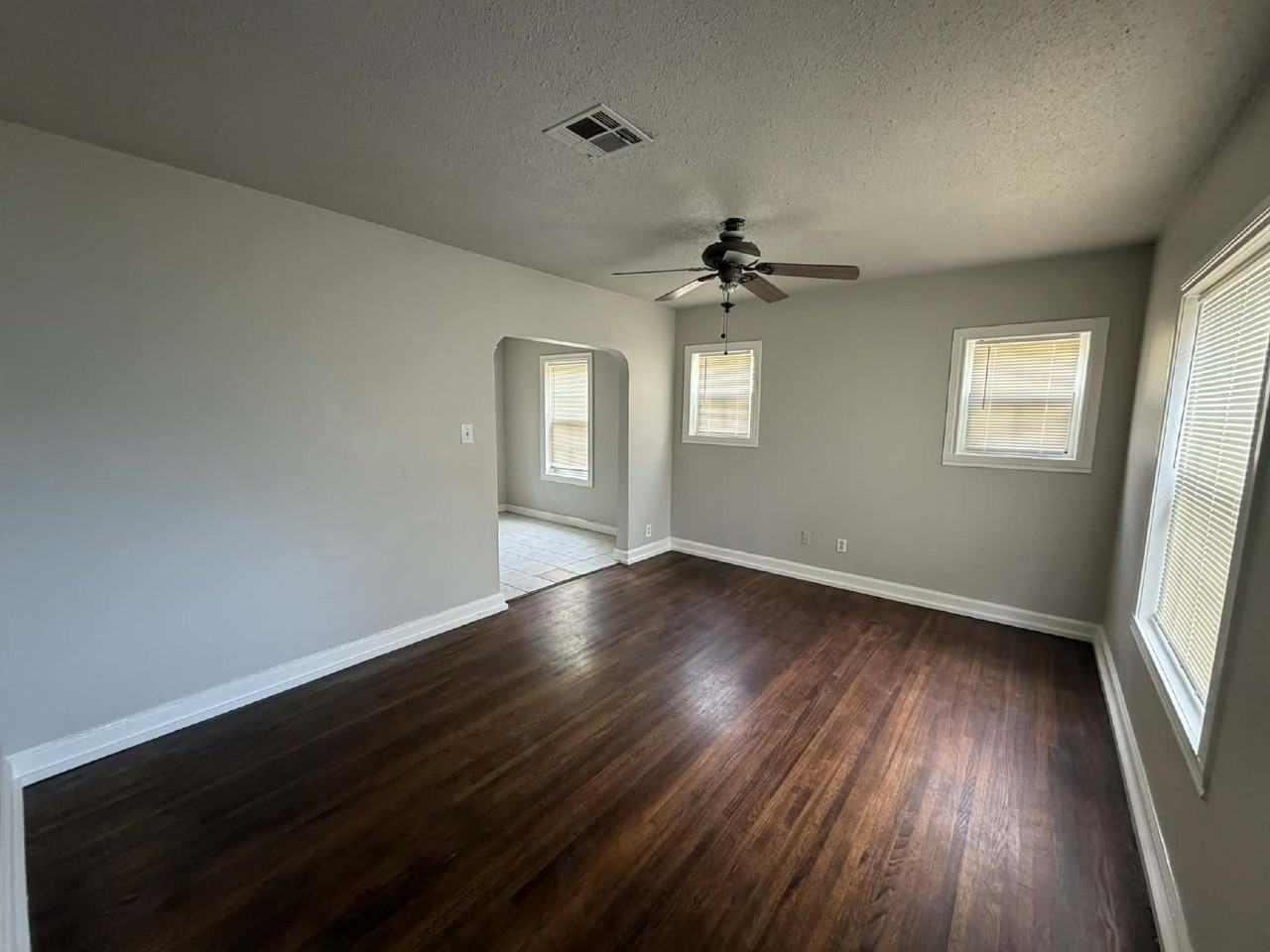 822 N Delaware Pl - Photo 2 of 8