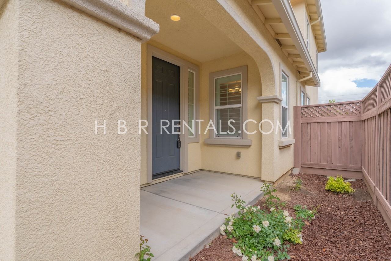 381 W Miramonte Dr - Photo 4 of 44