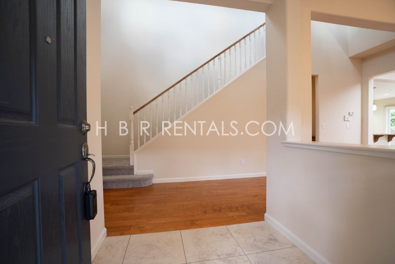 381 W Miramonte Dr - Photo 5 of 44