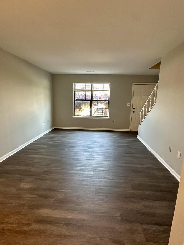 3767 Oakwood Hills Dr - Photo 2 of 9