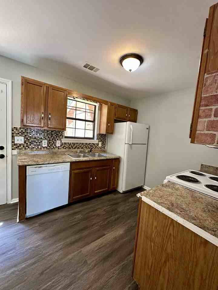 3767 Oakwood Hills Dr - Photo 5 of 9