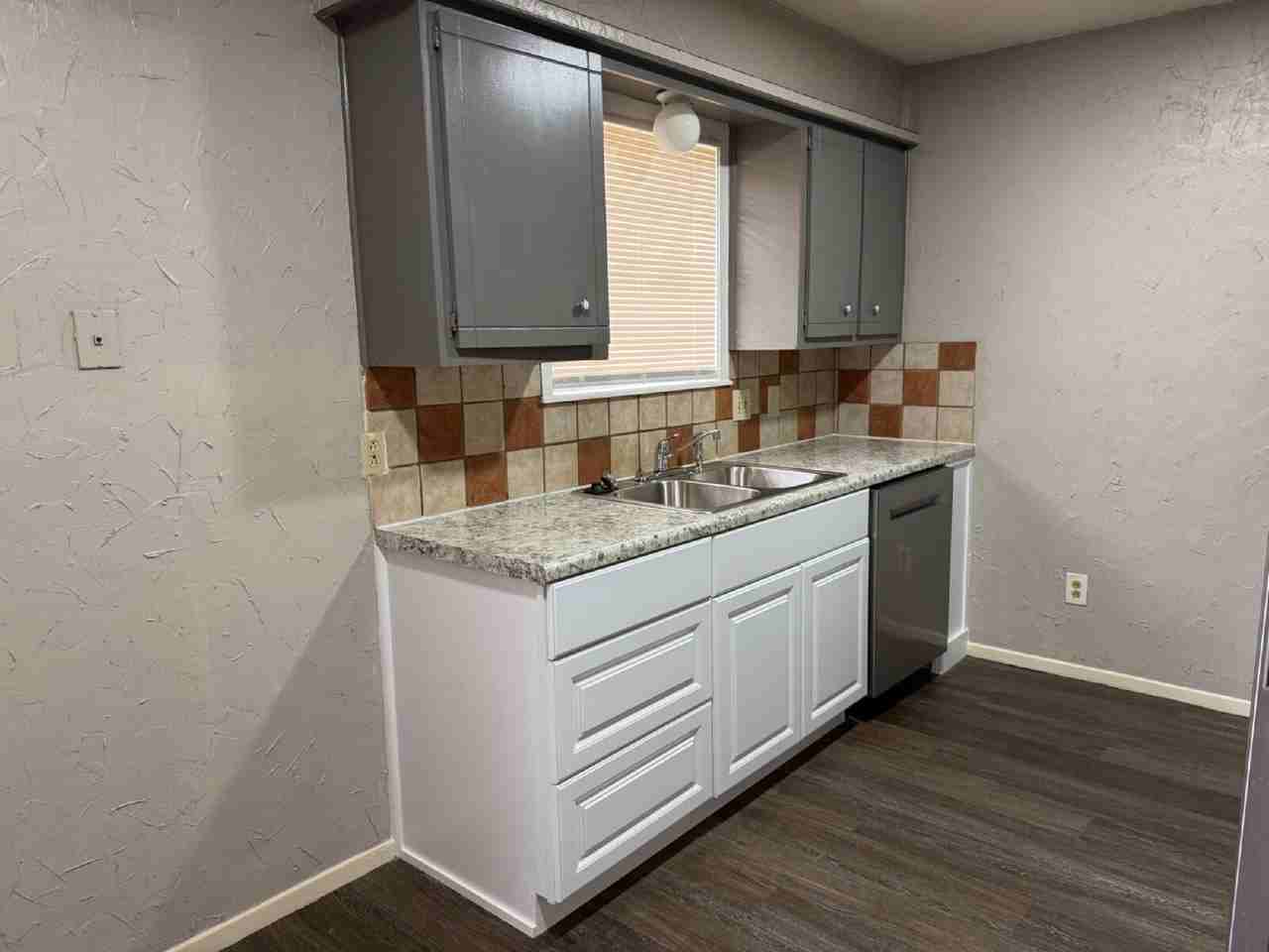 6306 28th St - Photo 4 of 9