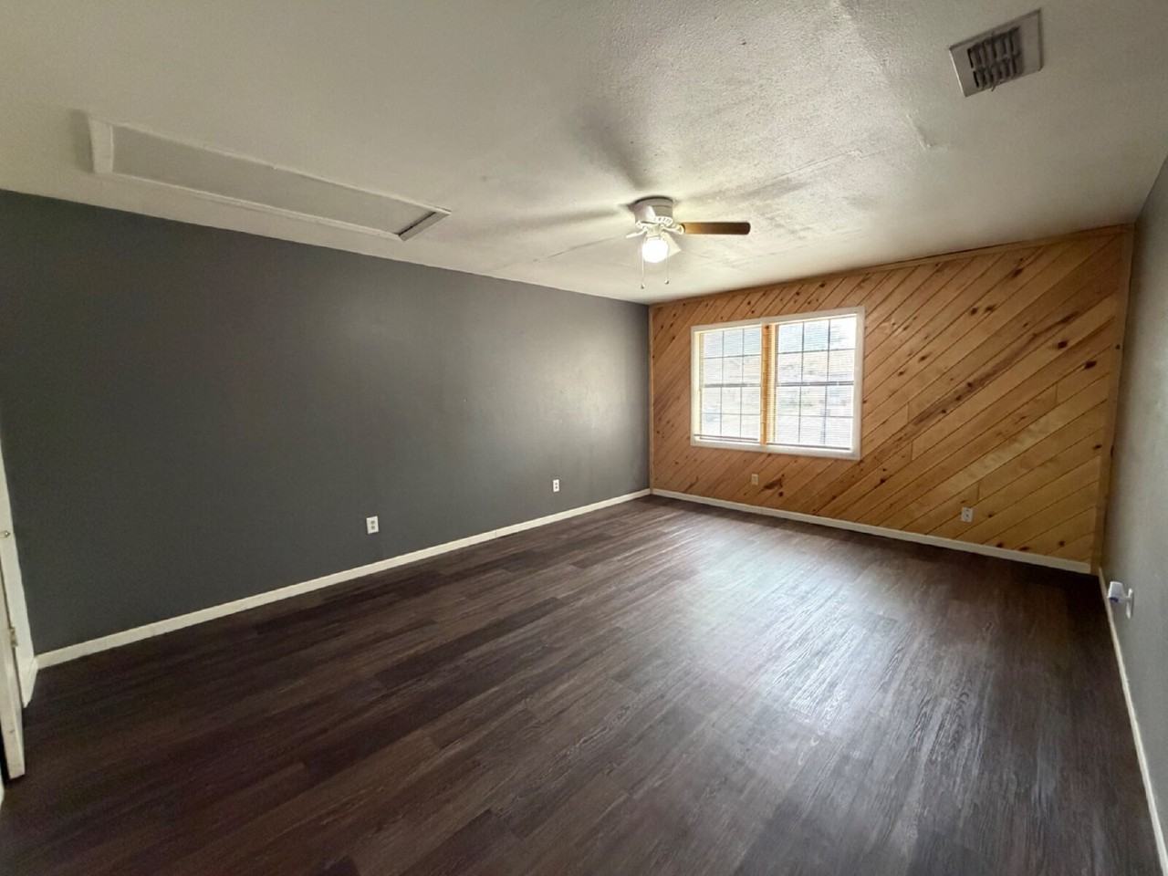 6306 28th St - Photo 6 of 9