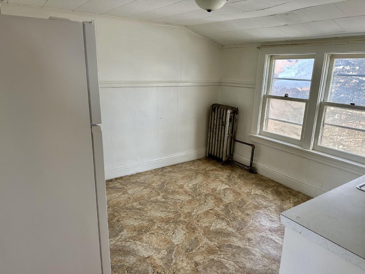 218 2nd St N - Photo 5 of 8