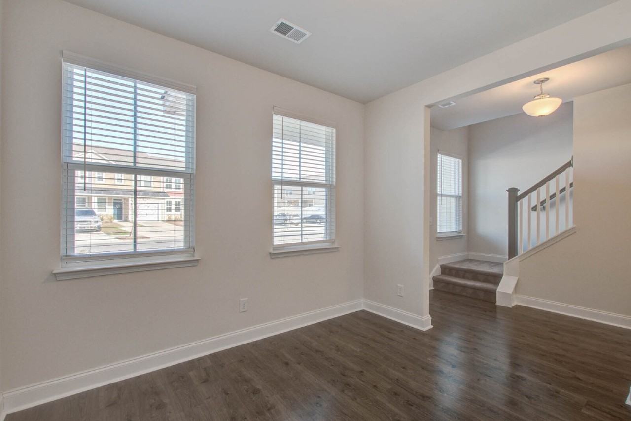 7821 Montview Rd - Photo 3 of 25