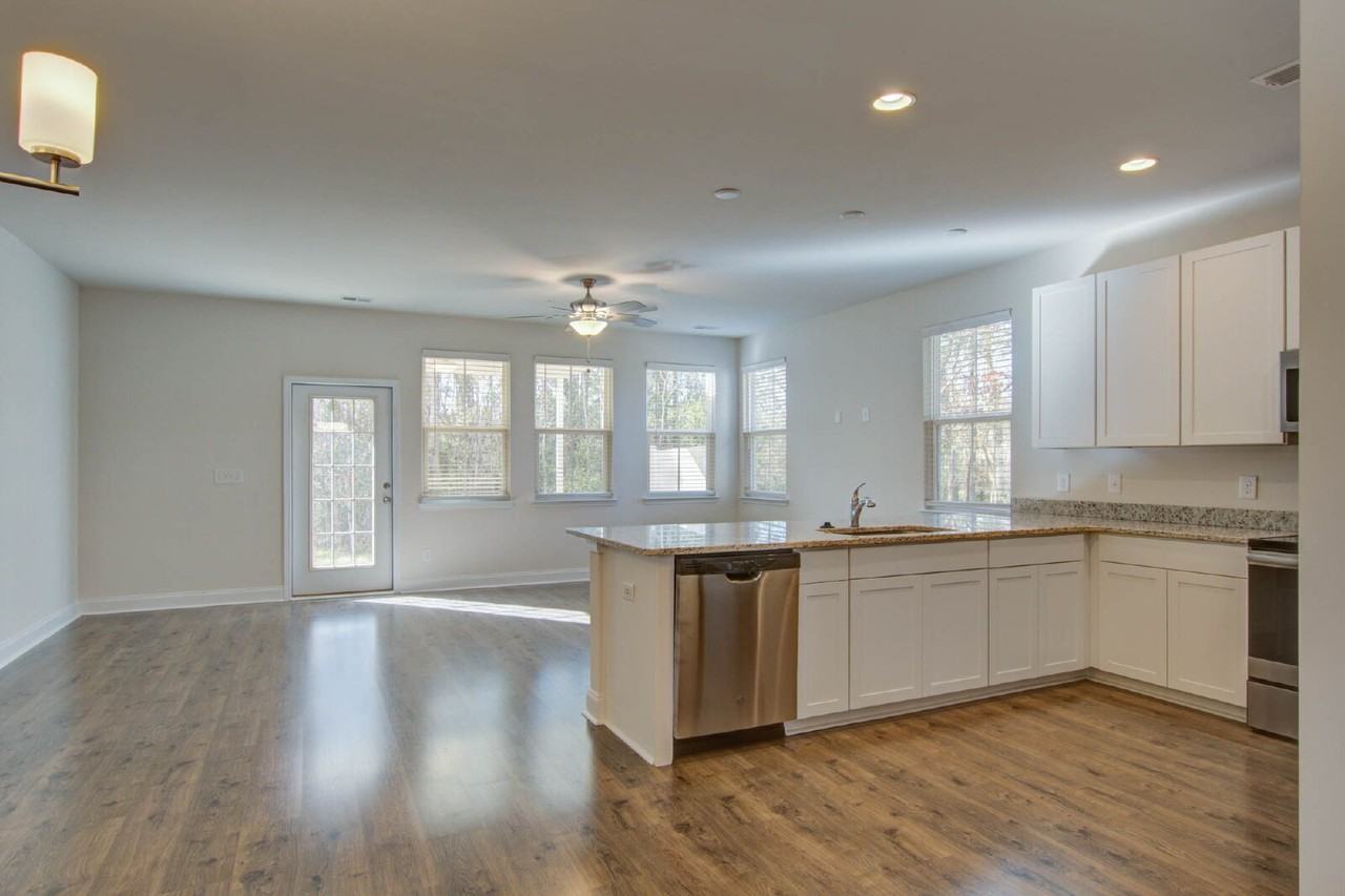 7821 Montview Rd - Photo 5 of 25