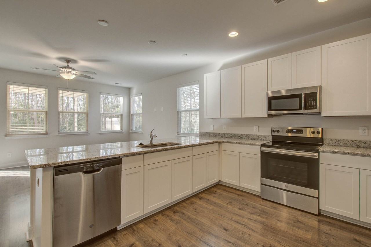 7821 Montview Rd - Photo 6 of 25