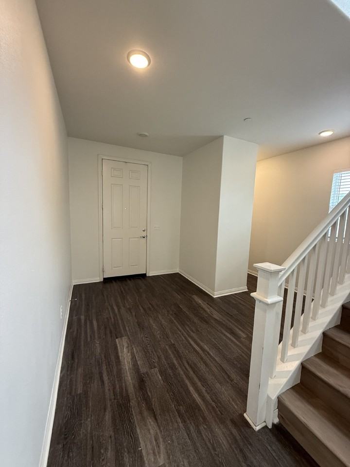 3039 E Arbor Ln - Photo 4 of 15