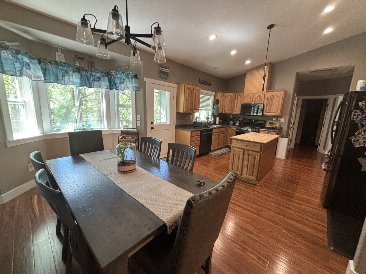 5430 Whitney Ct - Photo 2 of 20