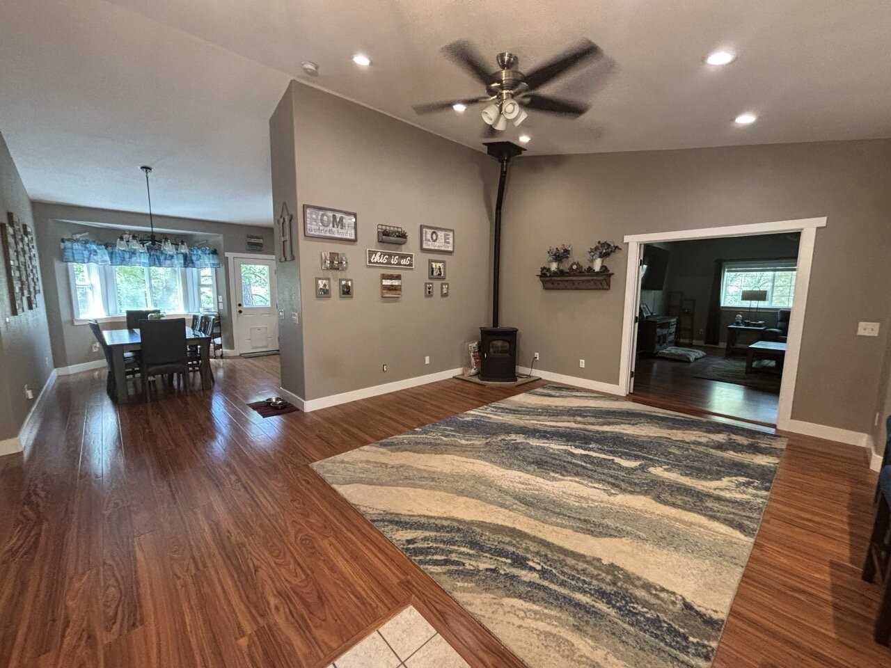 5430 Whitney Ct - Photo 4 of 20