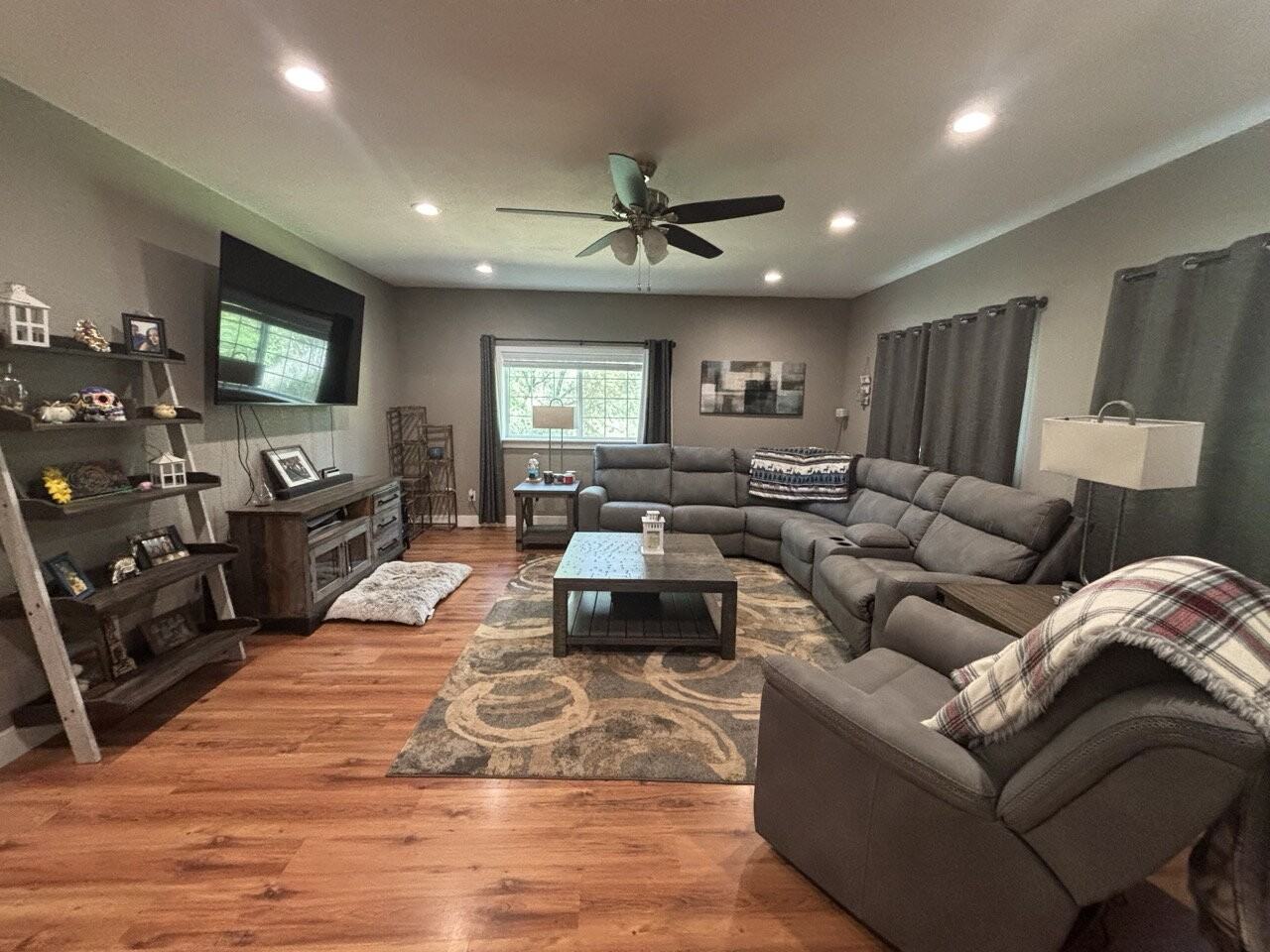 5430 Whitney Ct - Photo 5 of 20