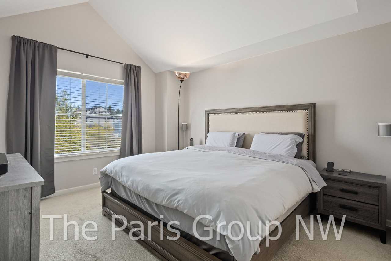 927 4th Ave Ne - Photo 3 of 50