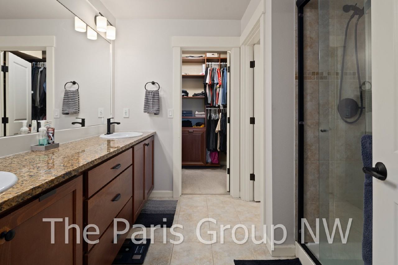 927 4th Ave Ne - Photo 4 of 50