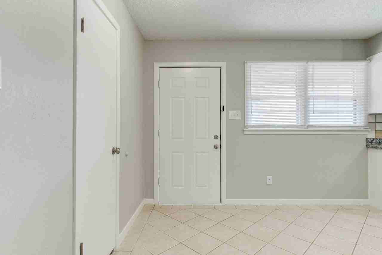 4916 46th St - Photo 3 of 31