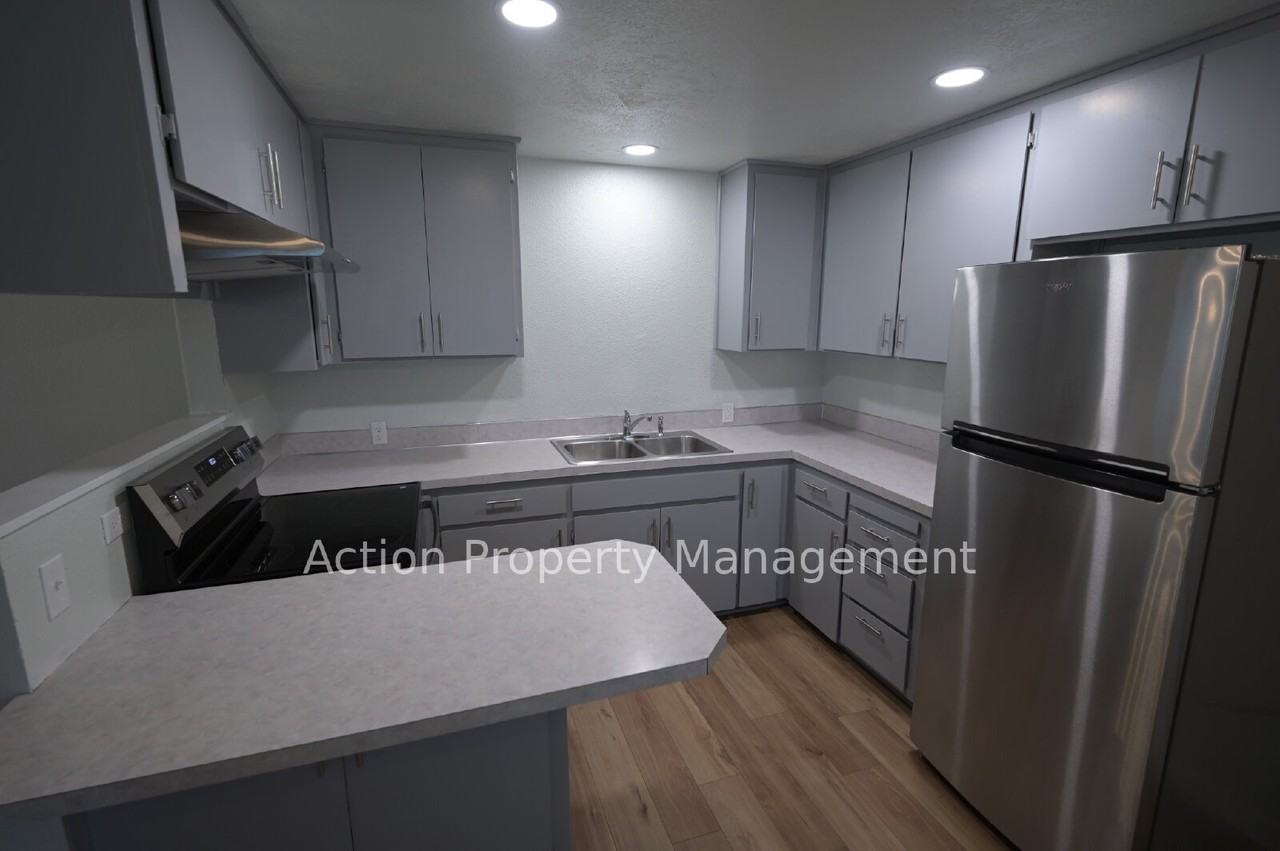 244 W Prairie St - Photo 4 of 20