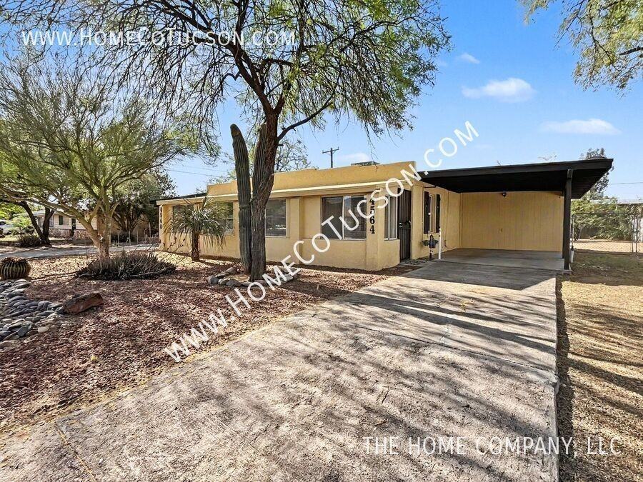 4564 E Seneca St - Photo 2 of 27