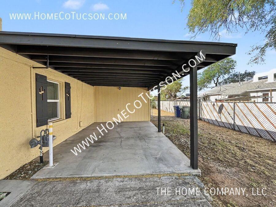 4564 E Seneca St - Photo 5 of 27