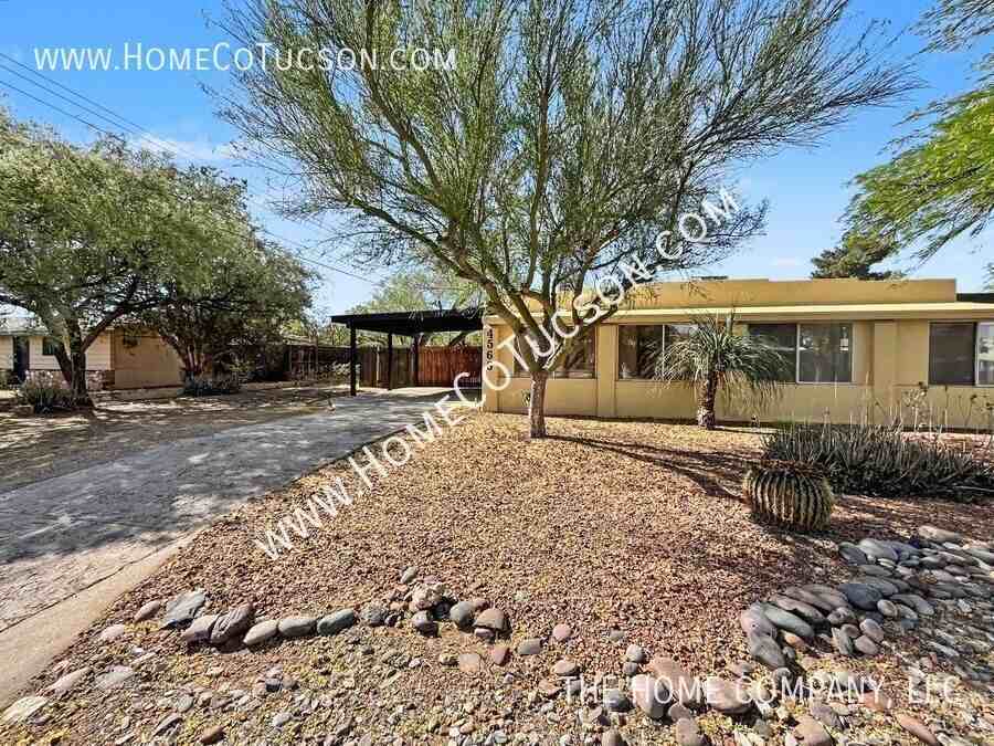 4566 E Seneca St - Photo 2 of 25