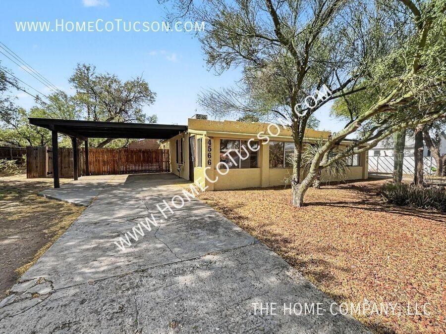 4566 E Seneca St - Photo 3 of 25