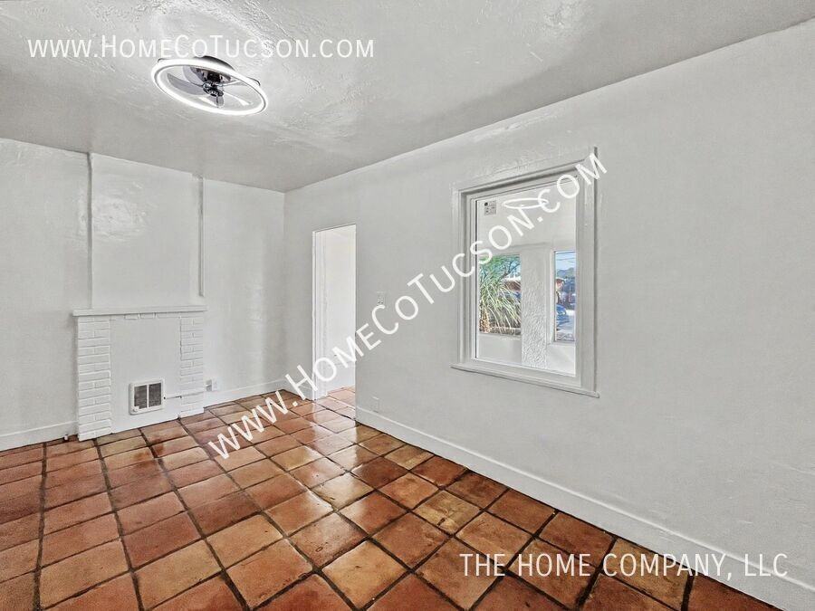 4566 E Seneca St - Photo 7 of 25