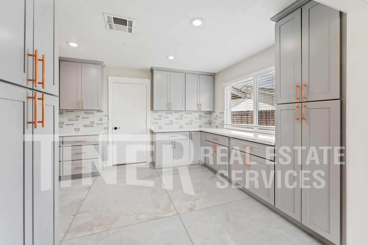 6612 Modesto Dr - Photo 3 of 25