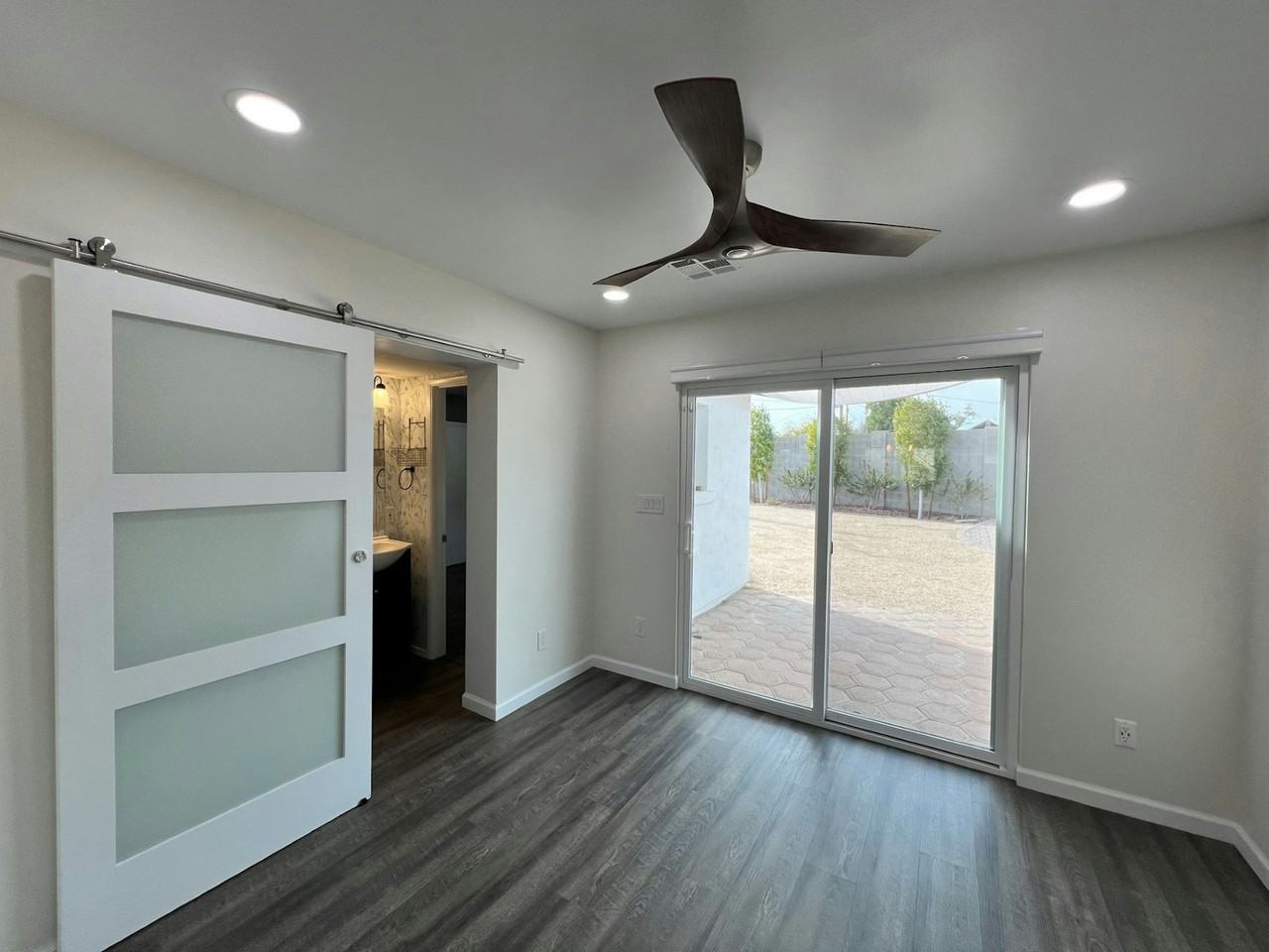 2204 North Normal Avenue - Photo 4 of 23