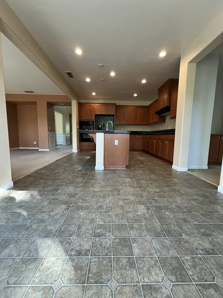 535 West Las Brisas Drive - Photo 5 of 36