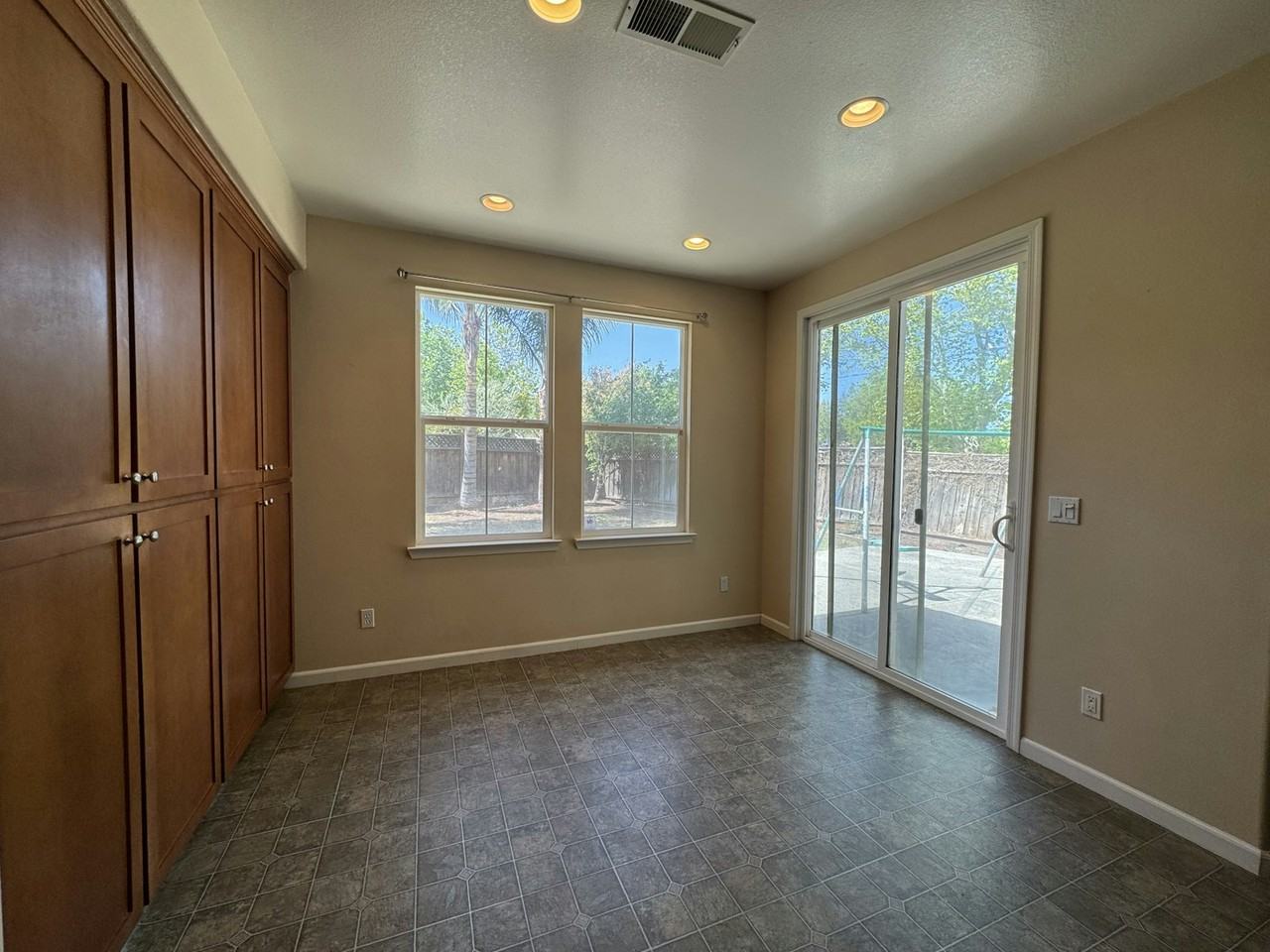 535 West Las Brisas Drive - Photo 7 of 36