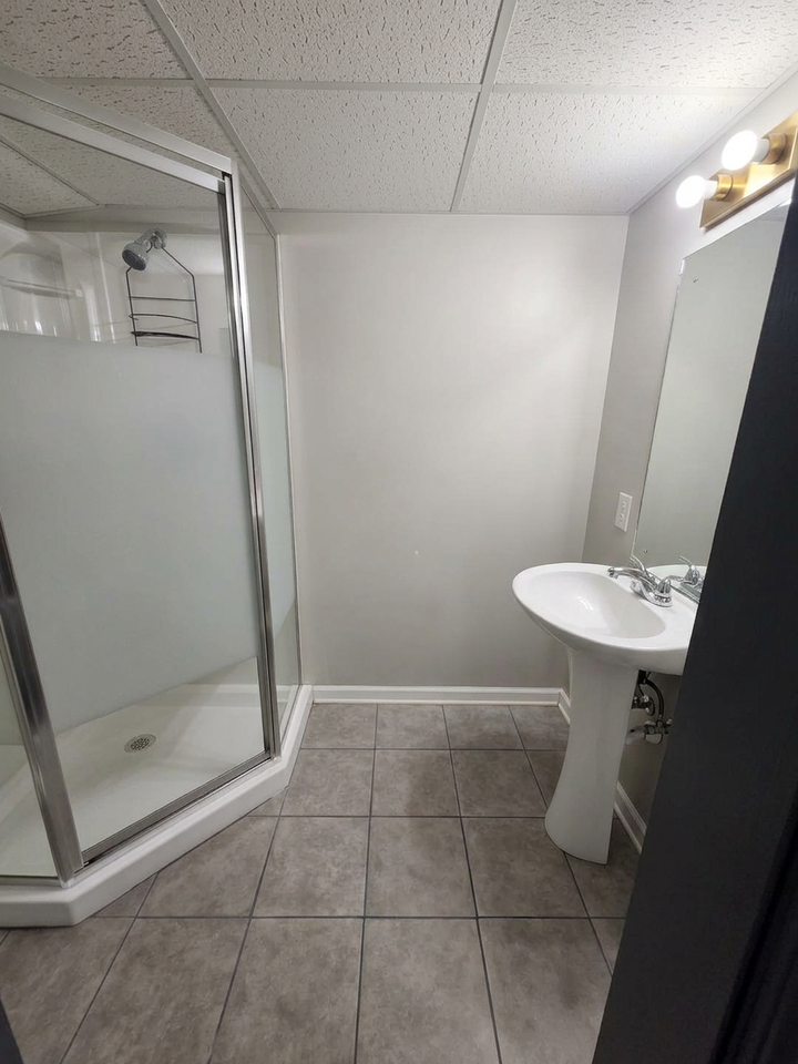 2052 Brook Valley Ct Unit B, Unit B - Photo 6 of 8