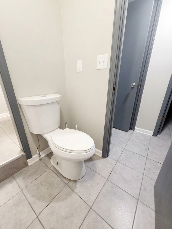 2052 Brook Valley Ct Unit B, Unit B - Photo 7 of 8