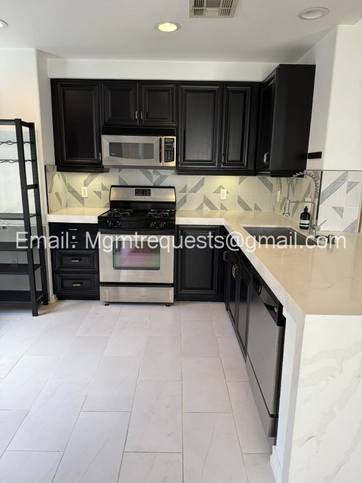 3321 Watermarke Place - Photo 2 of 28