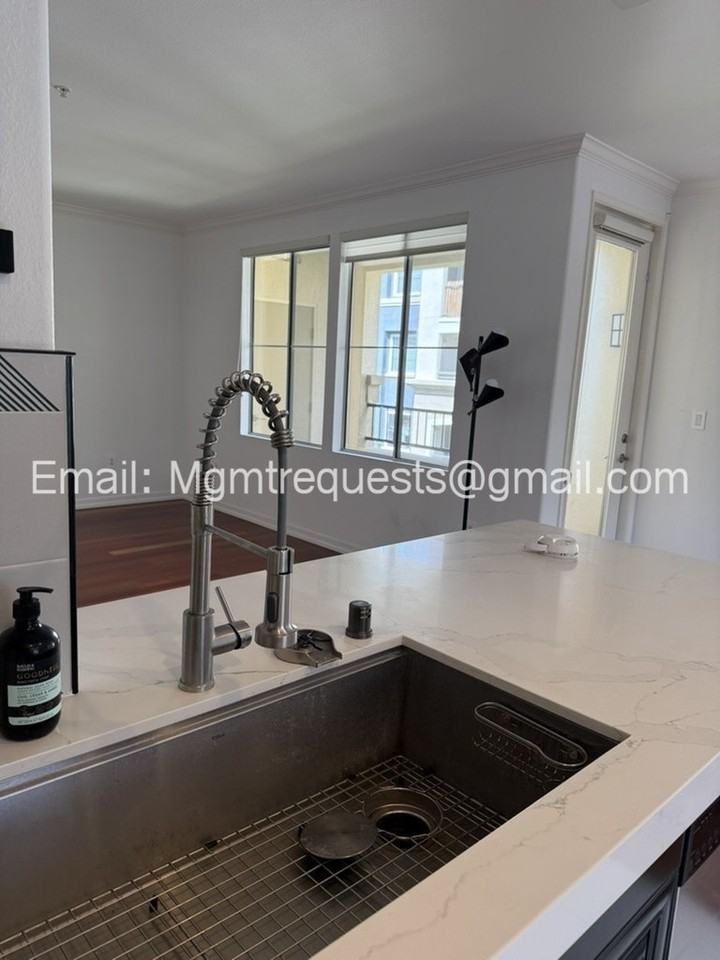 3321 Watermarke Place - Photo 4 of 28