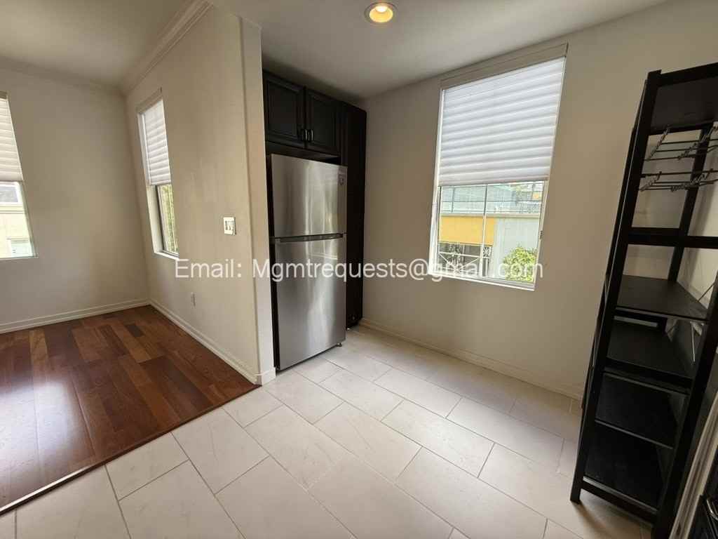 3321 Watermarke Place - Photo 5 of 28