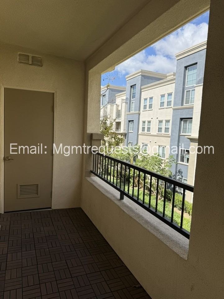 3321 Watermarke Place - Photo 7 of 28