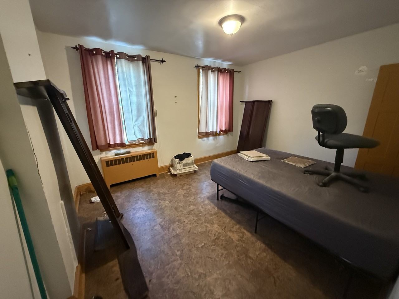 637 N 6th St #1 - Photo 3 of 14