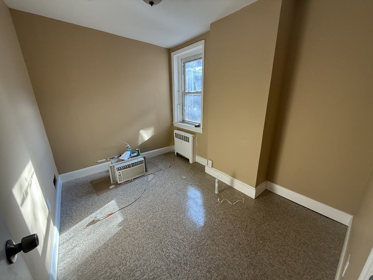 637 N 6th St #1 - Photo 4 of 14