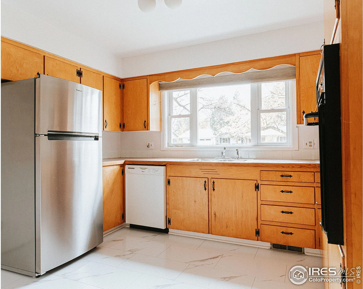 1316 Lakewood Dr #1 - Photo 3 of 38