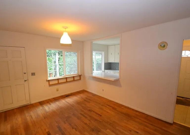 14003 Roslyn Pl N - Photo 5 of 19