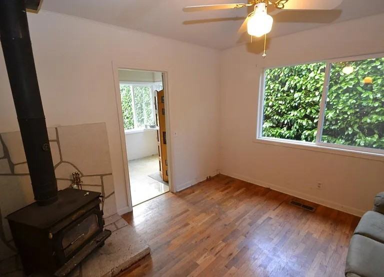 14003 Roslyn Pl N - Photo 6 of 19