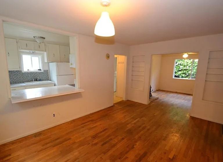 14003 Roslyn Pl N - Photo 7 of 19