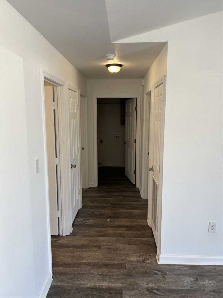 1004 N 40th St #2 - Photo 3 of 7