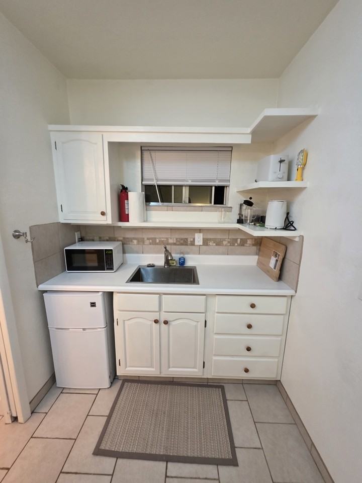 180 Willow Way - Photo 3 of 8